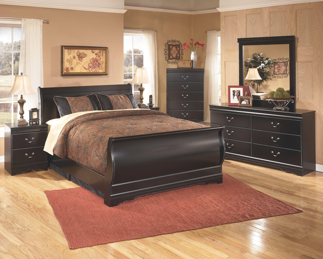 Ashley Huey Vineyard - Black - 6 Pc. - Dresser, Mirror, Chest, Full Sleigh Bed