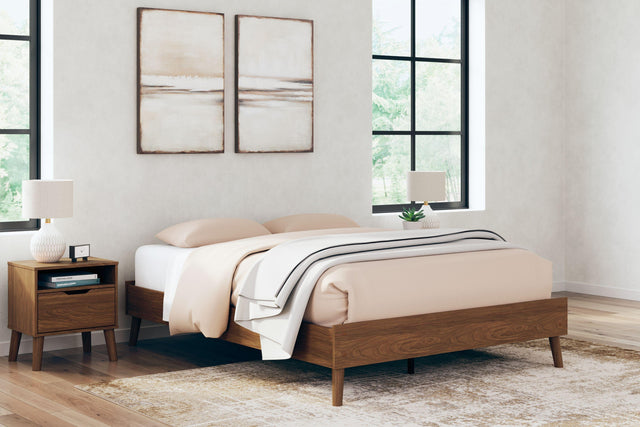 Ashley Fordmont Queen Platform Bed - Auburn